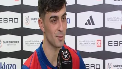 丁俊晖险胜晋级16强，特鲁姆普爆冷出局斯诺克公开赛